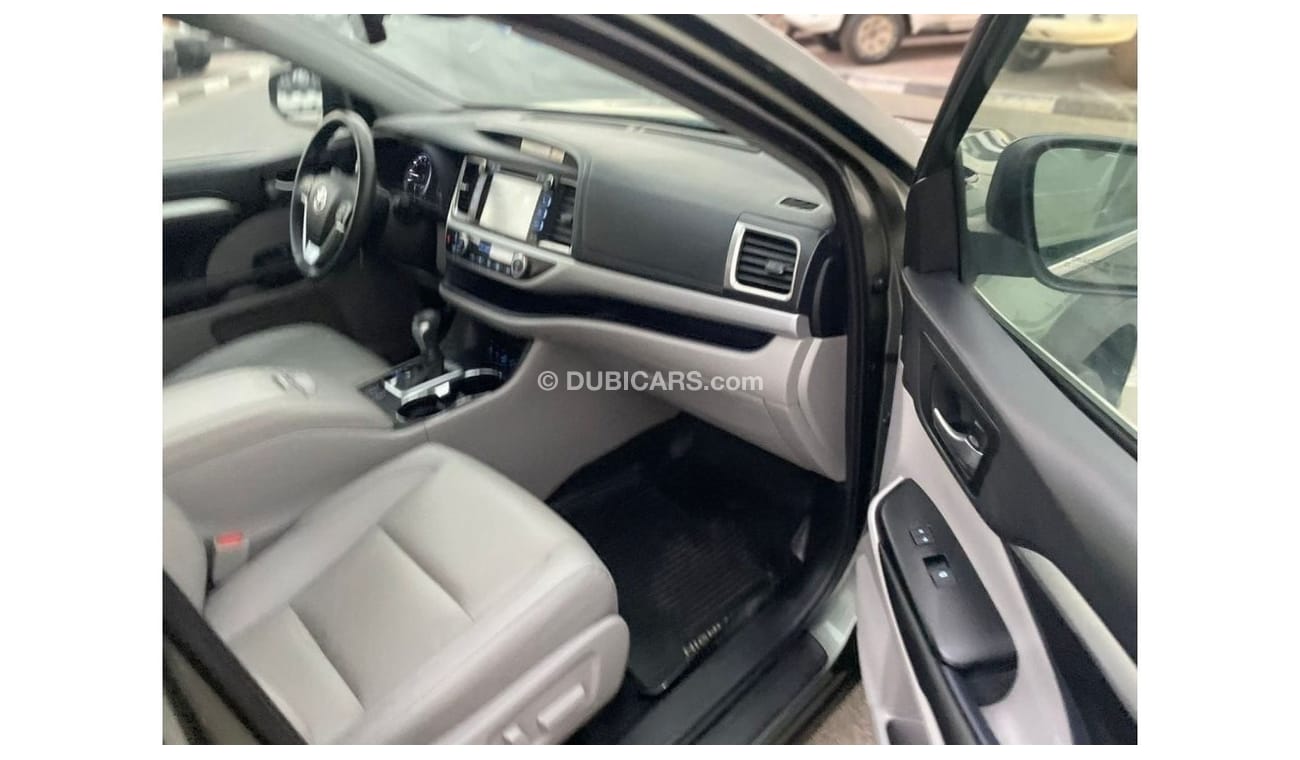تويوتا هايلاندر 2019 Toyota Highlander XLE AWD 4X4 3.5L V6 - FULL OPTION  - UAE PASS