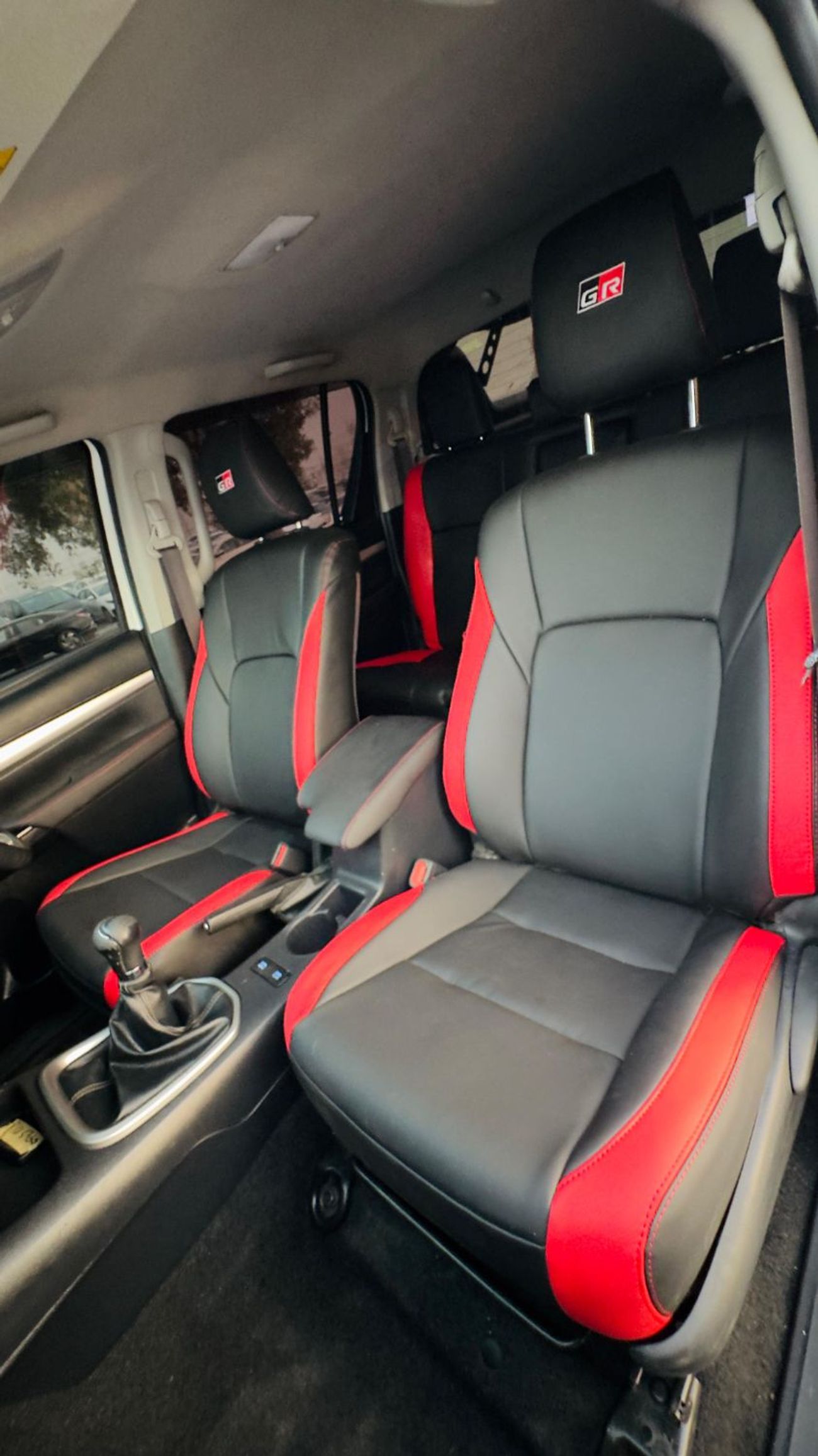 Toyota Hilux OFF-ROAD MODIFIED | MANUAL TRANSMISSION | 2.8L DIESEL ENGINE | DOUBLE CABIN | 2021