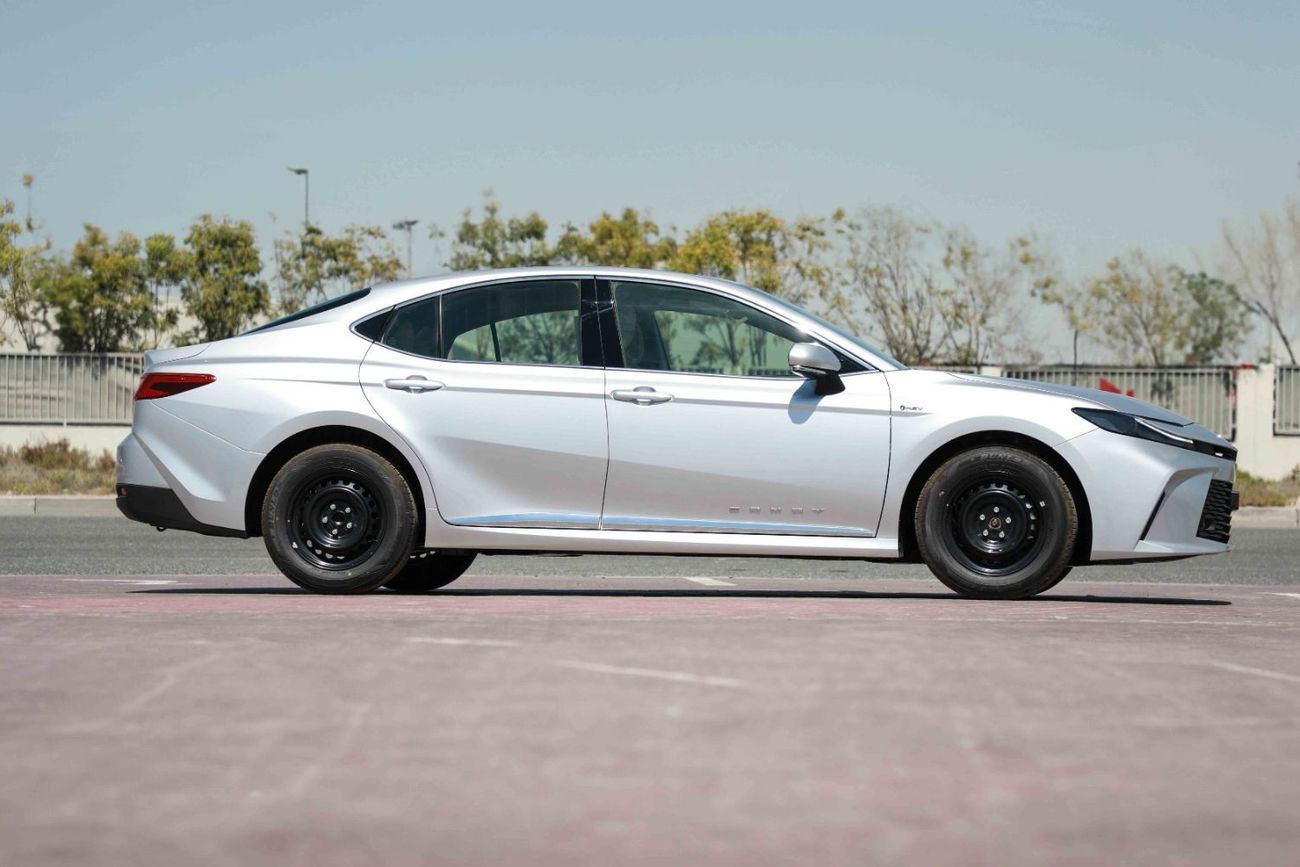 تويوتا كامري 2025 TOYOTA CAMRY LE 2.5 Hybrid - SILVER METALLIC inside BEIGE | Export Only