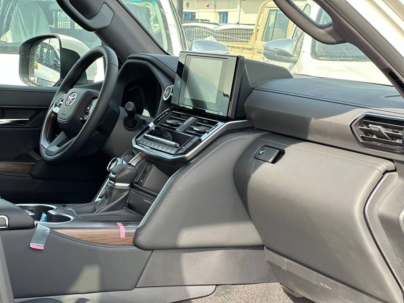 Toyota Land Cruiser GXR 4.0L PTR A/T // 2026 // High Option With Dvd&Back Camera , Sunroof , Leather & Power Seats // Sp