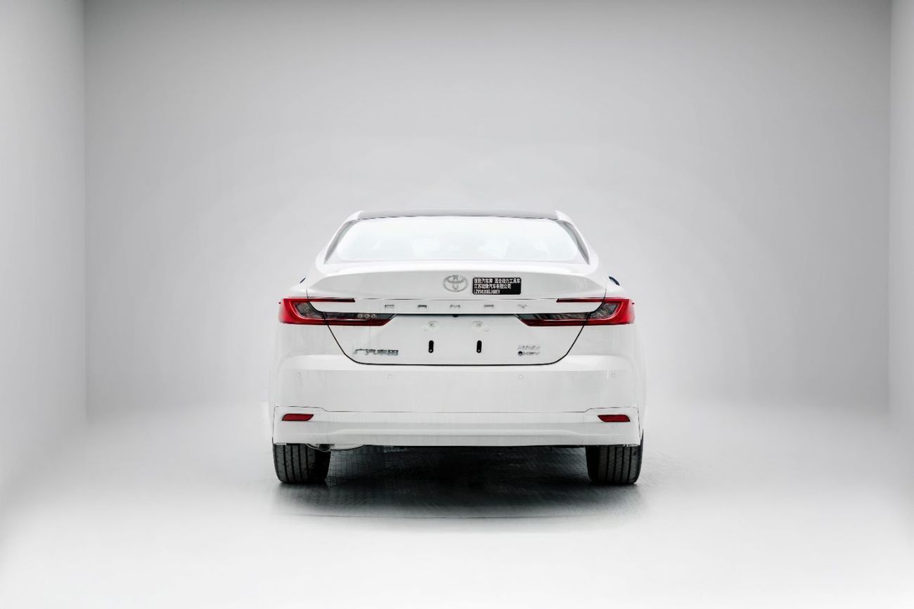 تويوتا كامري Premium 2.5L - Hybrid - White Inside Black | Export Only