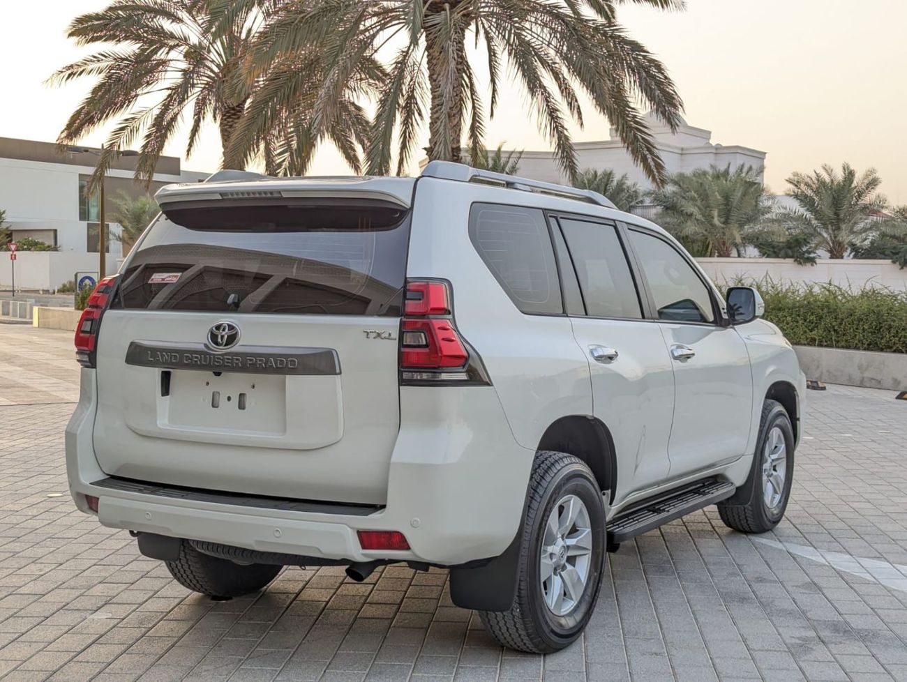 تويوتا برادو Toyota Prado 2.7L white 2020 LHD