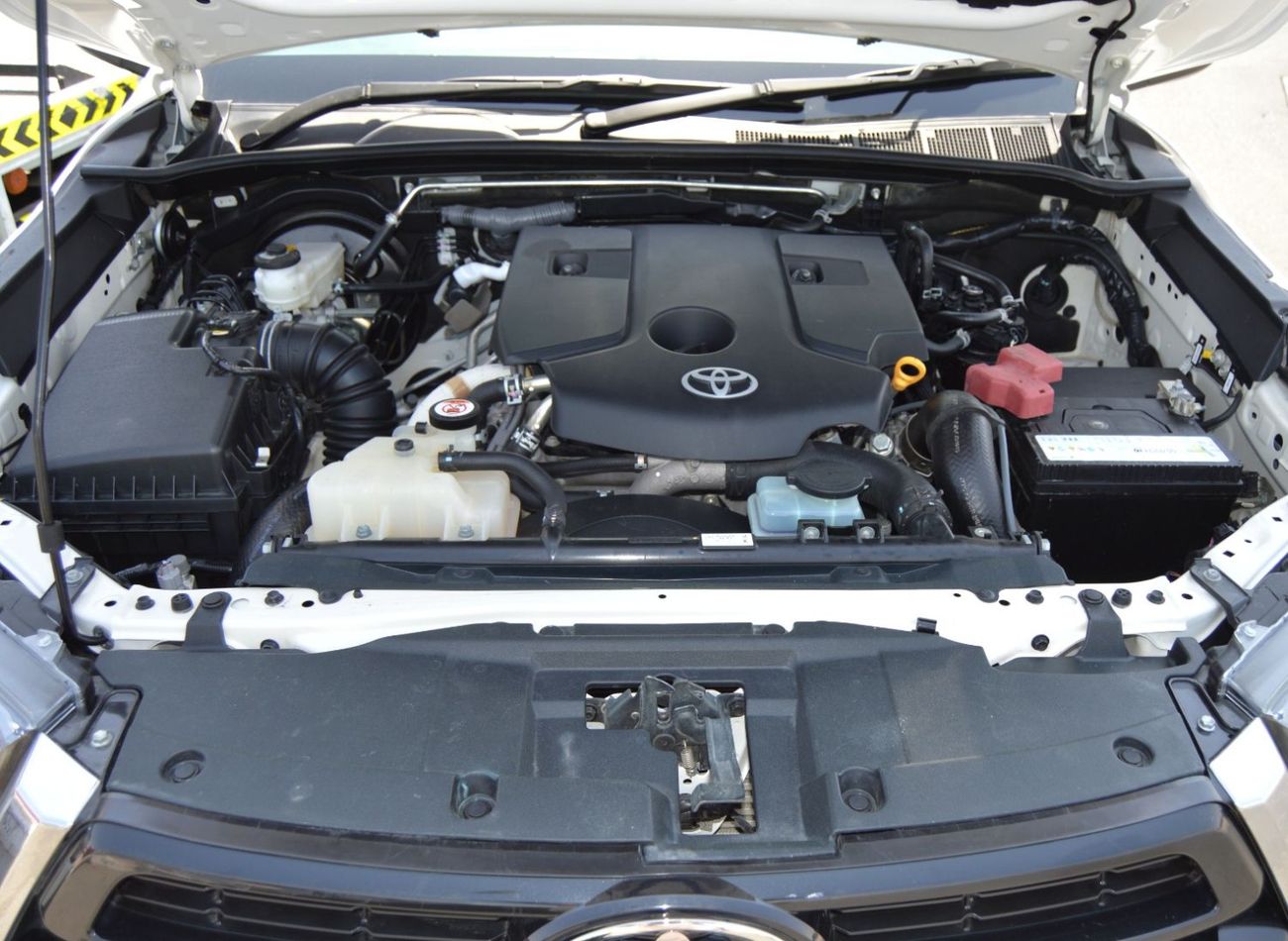 تويوتا هيلوكس Double cabin 2.8L, perfect inside and outside