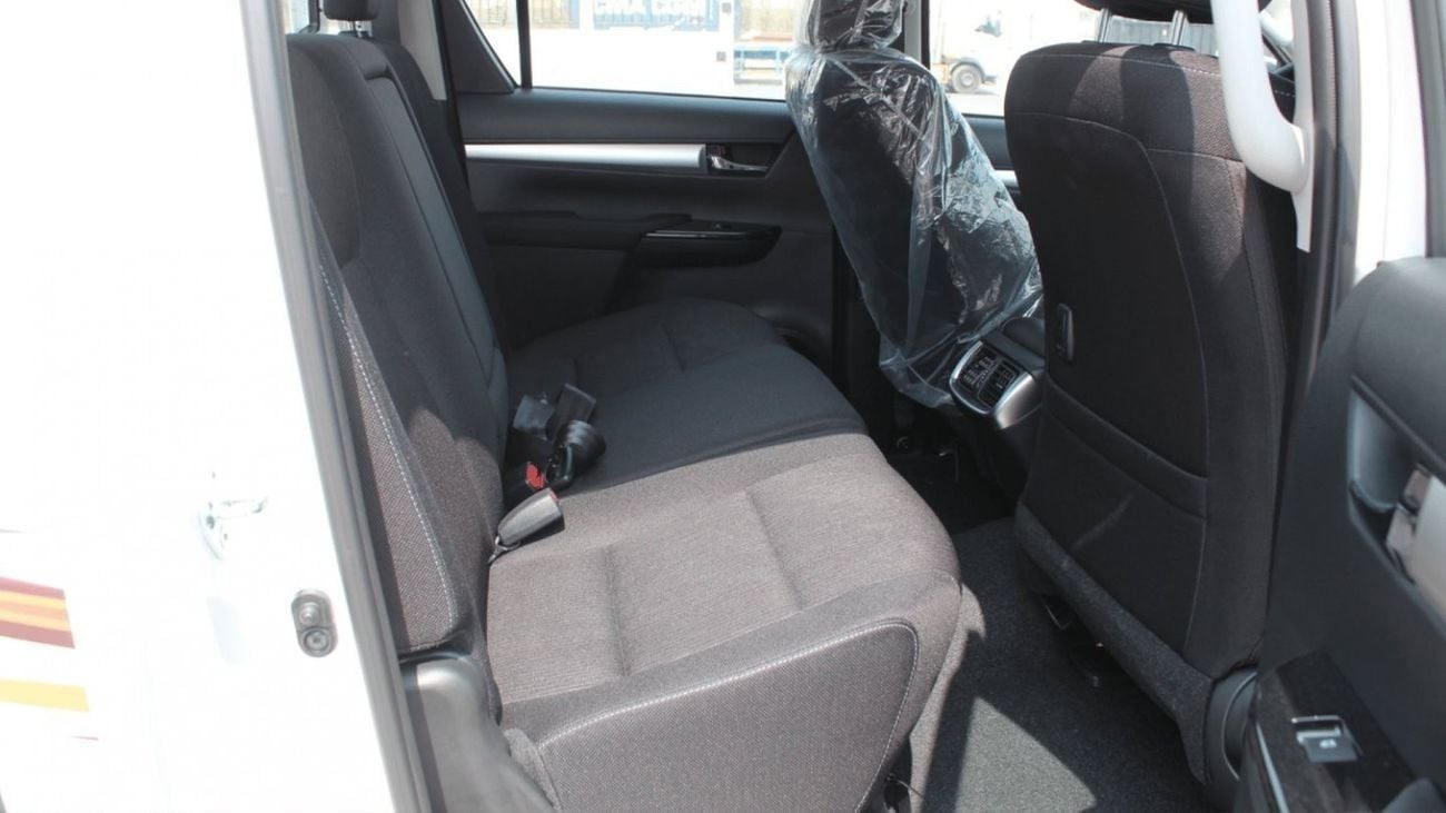 Toyota Hilux SGLX TOYOTA HILUX 2.4L GLX D DC 4WD MT (Export Only)