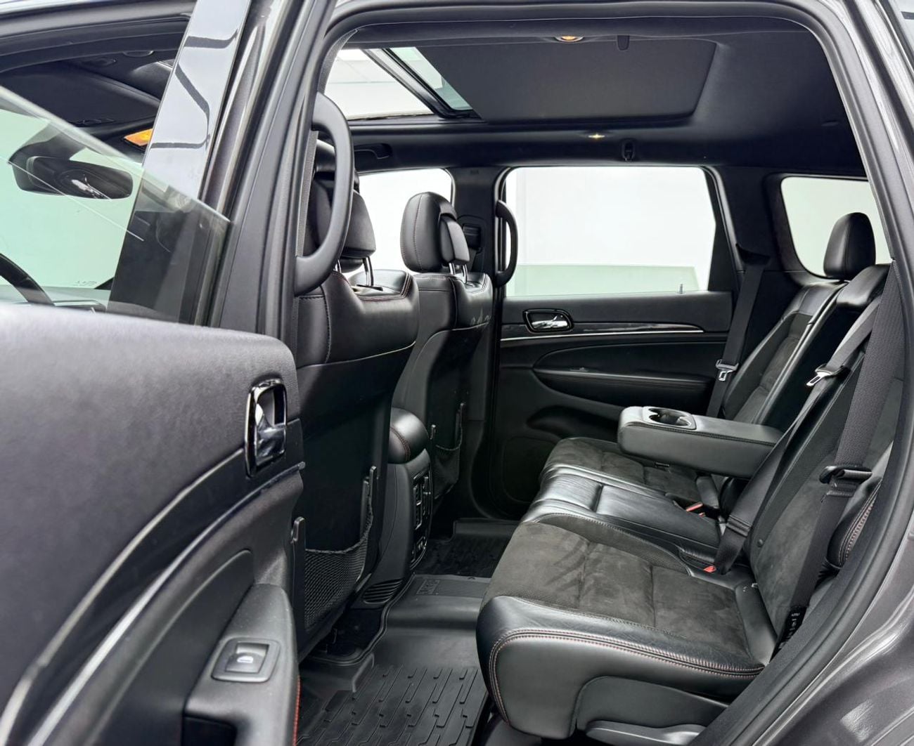 جيب جراند شيروكي TRAILHAWK 2019 Jeep Grand Cherokee Trailhawk, 2026 Jeep Warranty, Full Jeep Service History, GCC