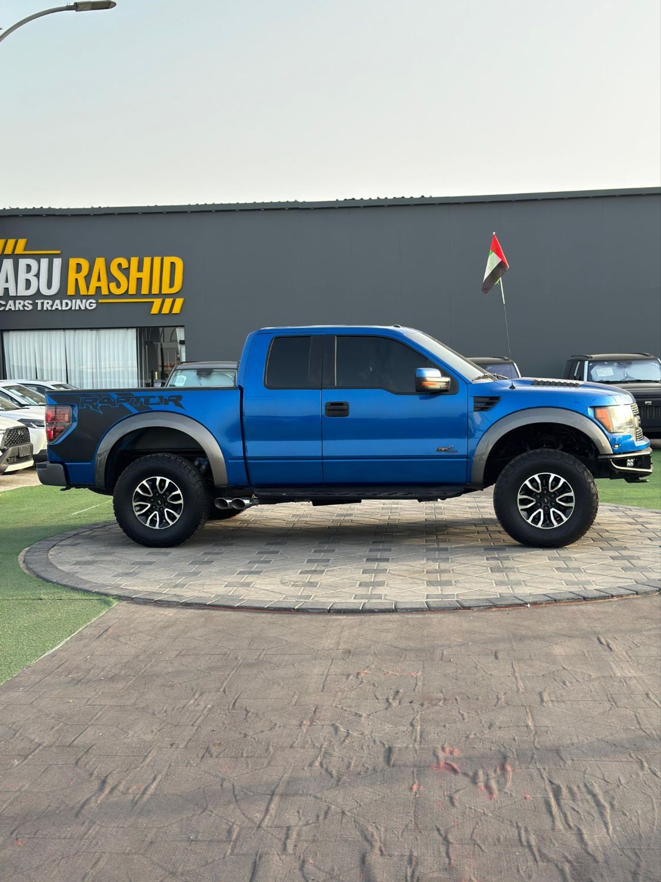 فورد F 250 فورد رابتر F-150 SVT  موديل : 2012 مطلوب : 50000 درهم  مواصفات خليجيه  •V8 6.2L * فور ويل ، مثبت سرع