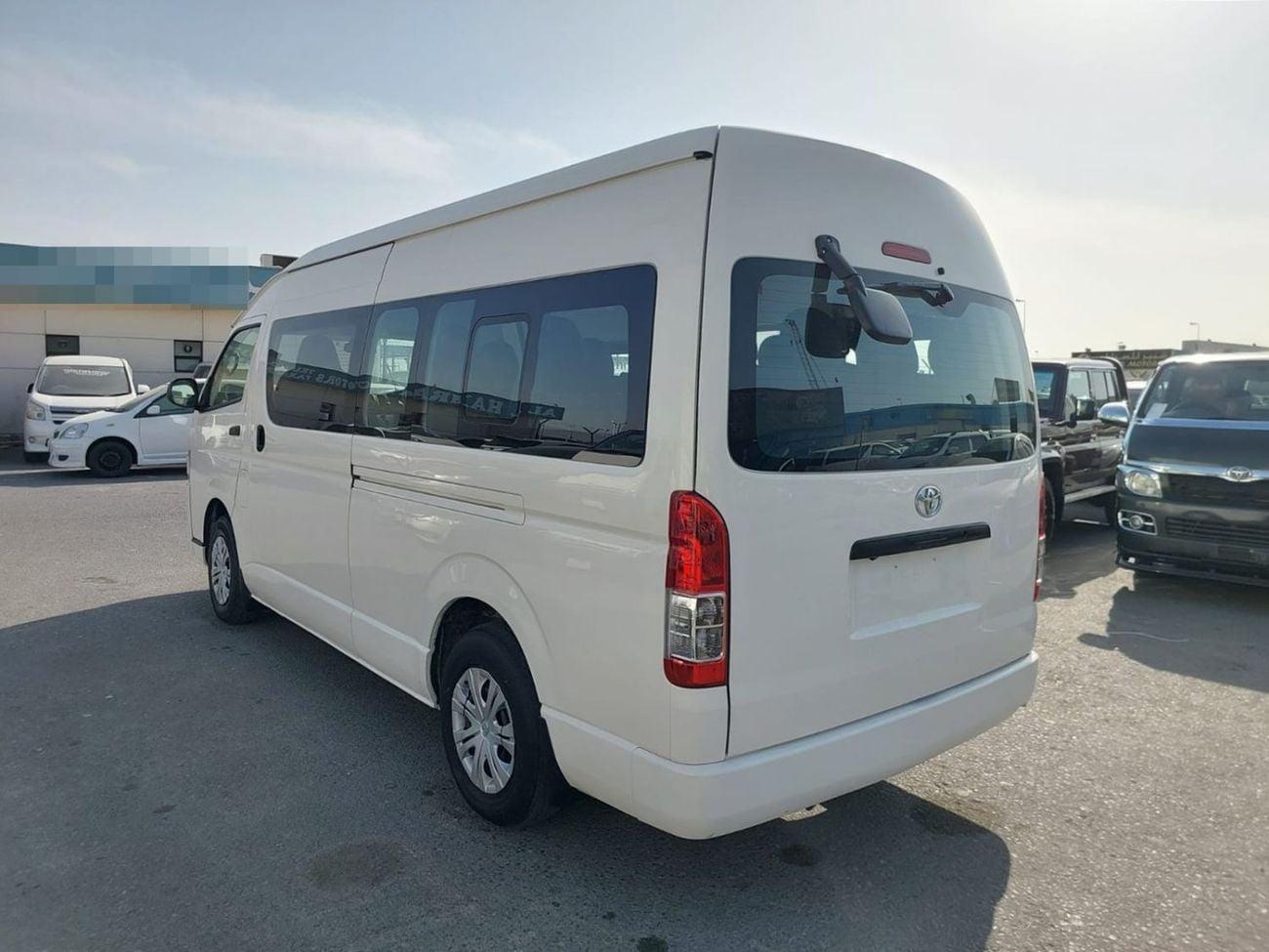 Toyota Hiace TOYOTA HIACE COMMUTER VAN RHD 2015 MODEL 3.0 L DIESEL AUTOMATIC(PM15677)