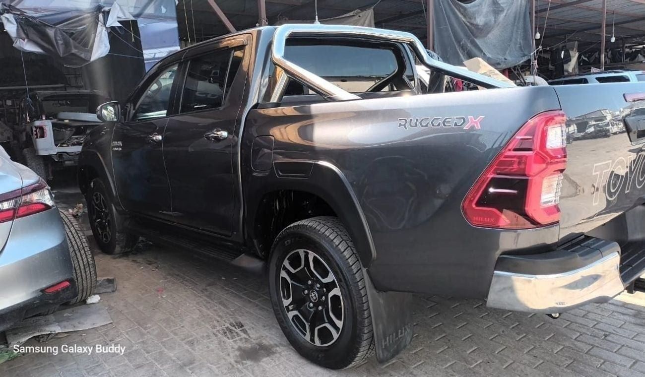 Toyota Hilux diesel 2.8 liter automatic gear with back camera push button start