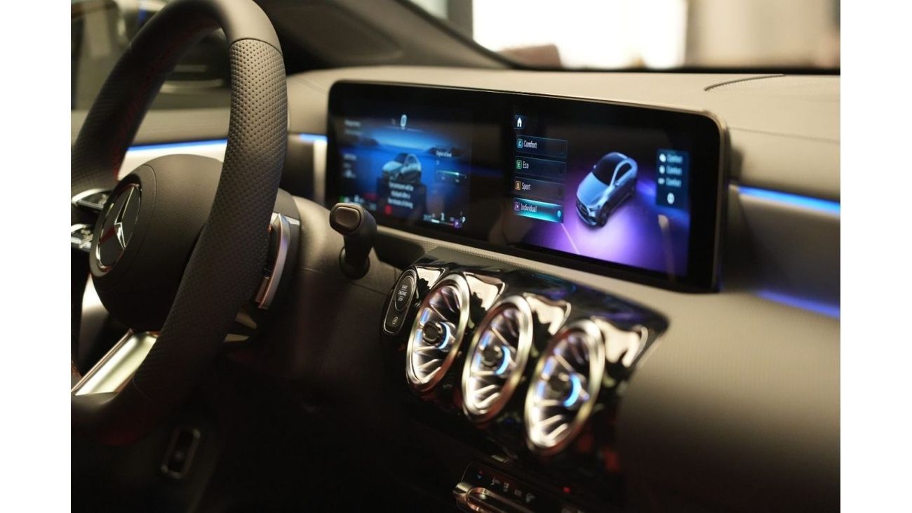 Mercedes-Benz A 200 ✔ AMG Package ✔ Panoramic roof ✔ Self-parking system