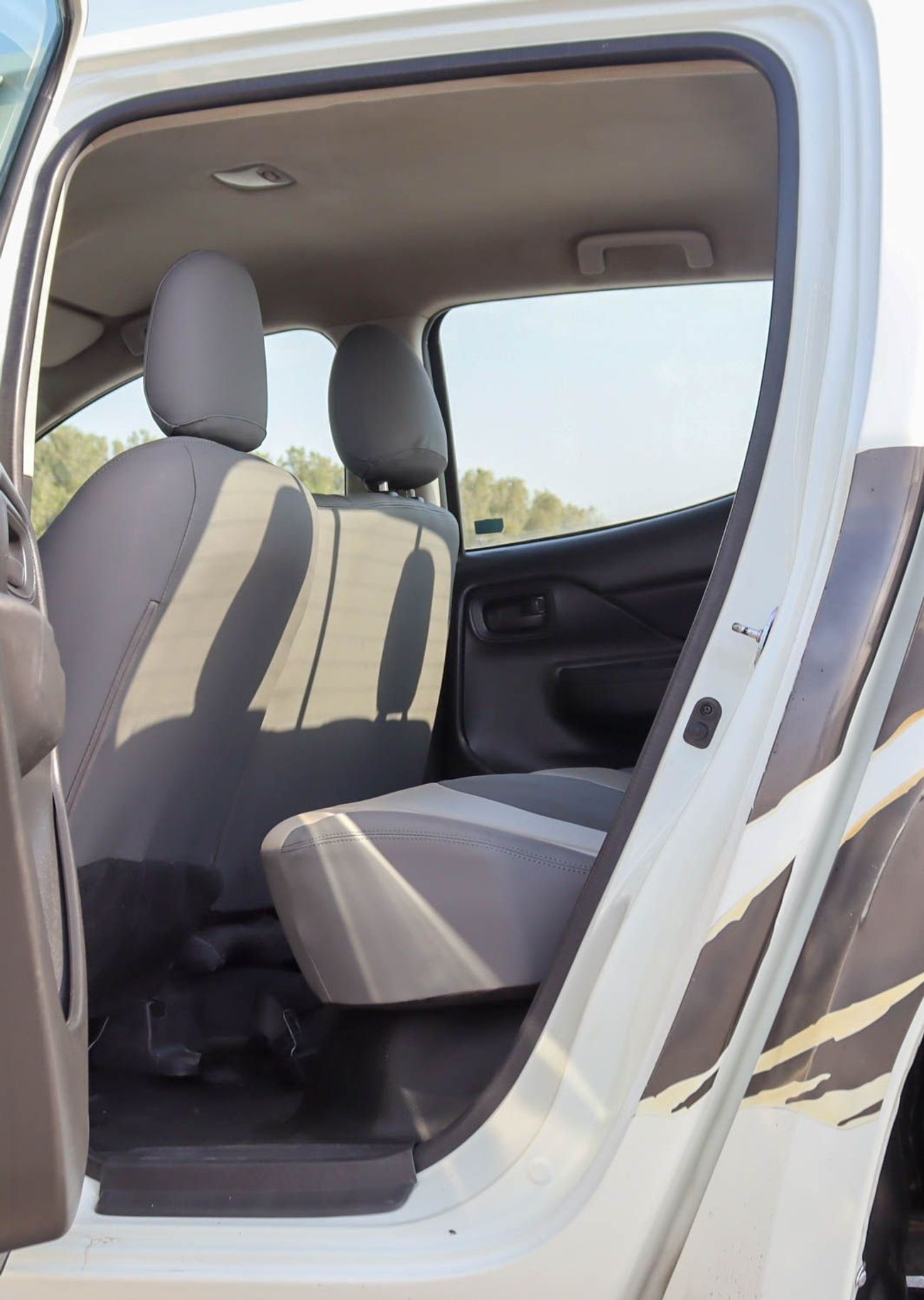 Mitsubishi L200 GL 2.5L Double Cab Utility RWD Mitsubishi L200 2.4L 2022 RWD GCC, accident-free, in excellent condit