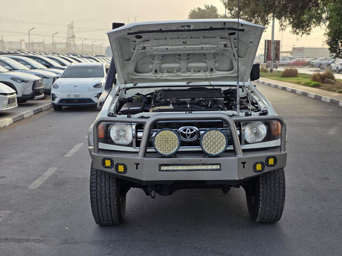 تويوتا لاند كروزر بيك آب diesel 4.5 liter ,right hand drive 2017 model V8 only for export available