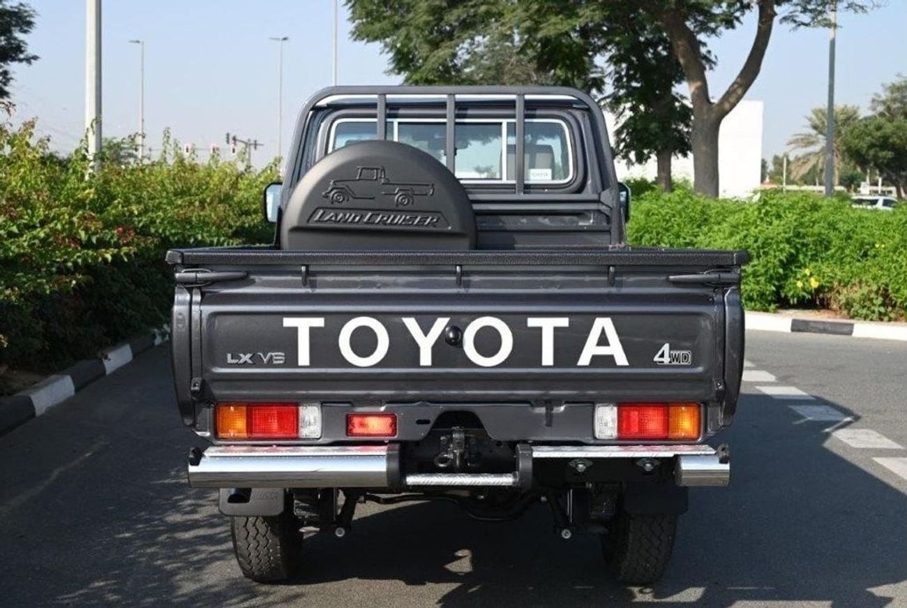تويوتا لاند كروزر بيك آب 2025 TOYOTA LAND CRUISER 79 SINGLE CAB PICKUP DLX V6 4.0L PETROL 4WD AT