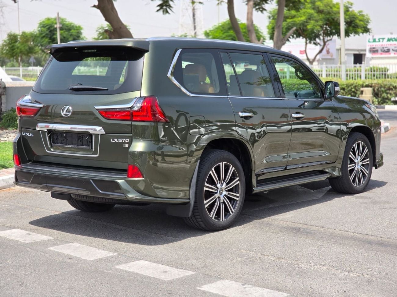 Lexus LX570 SIGNATURE FULL OPTION 2021 GCC AL FUTTAIM LEXUS LOW MILEAGE WITH AGENCY SERVICE HISTORY IN MINT COND