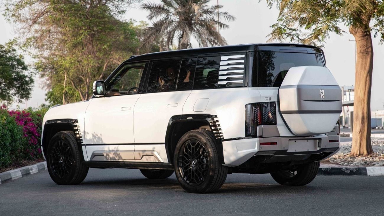 Yangwang U8 DM-i PREMIUM EDITION | 22" Alloy with Float Mode | 2025 | For Local Registration +10%