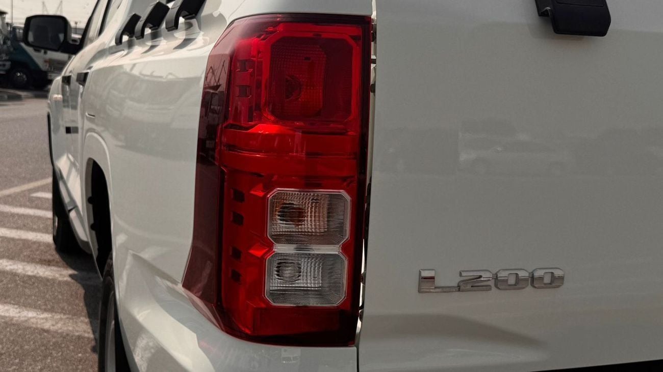 Mitsubishi L200 2.4L DIESEL DCABIN 4x4 5 MT MID-LINE