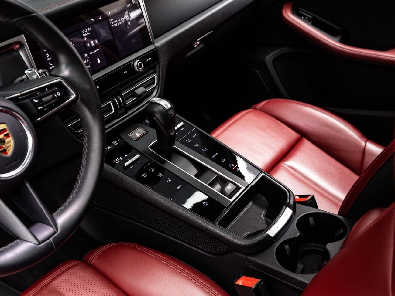 Porsche Macan Std 2.0L (252 HP) 2024 Porsche Macan, 2.0L TC I4, 4WD, 248 bhp, 7 Speed Automatic