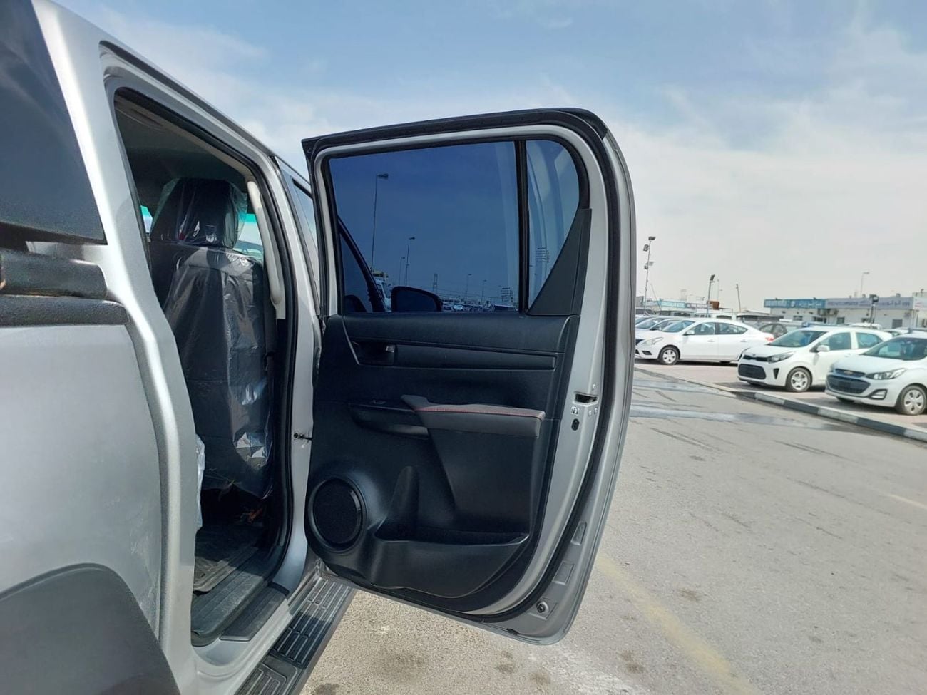 Toyota Hilux (RAMADAN OFFER) TOYOTA HILUX PICKUP RHD 2019 MODEL 2.8 L DIESEL AUTOMATIC(PM37586)