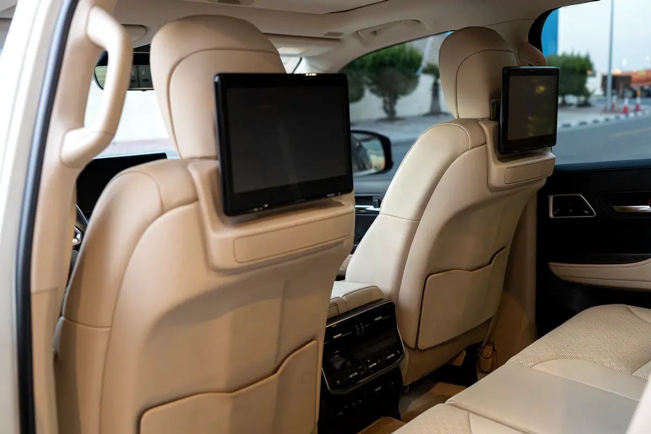 تويوتا لاند كروزر VXR 4.0L VXR | GCC Specs | Super Clean | Low Mileage