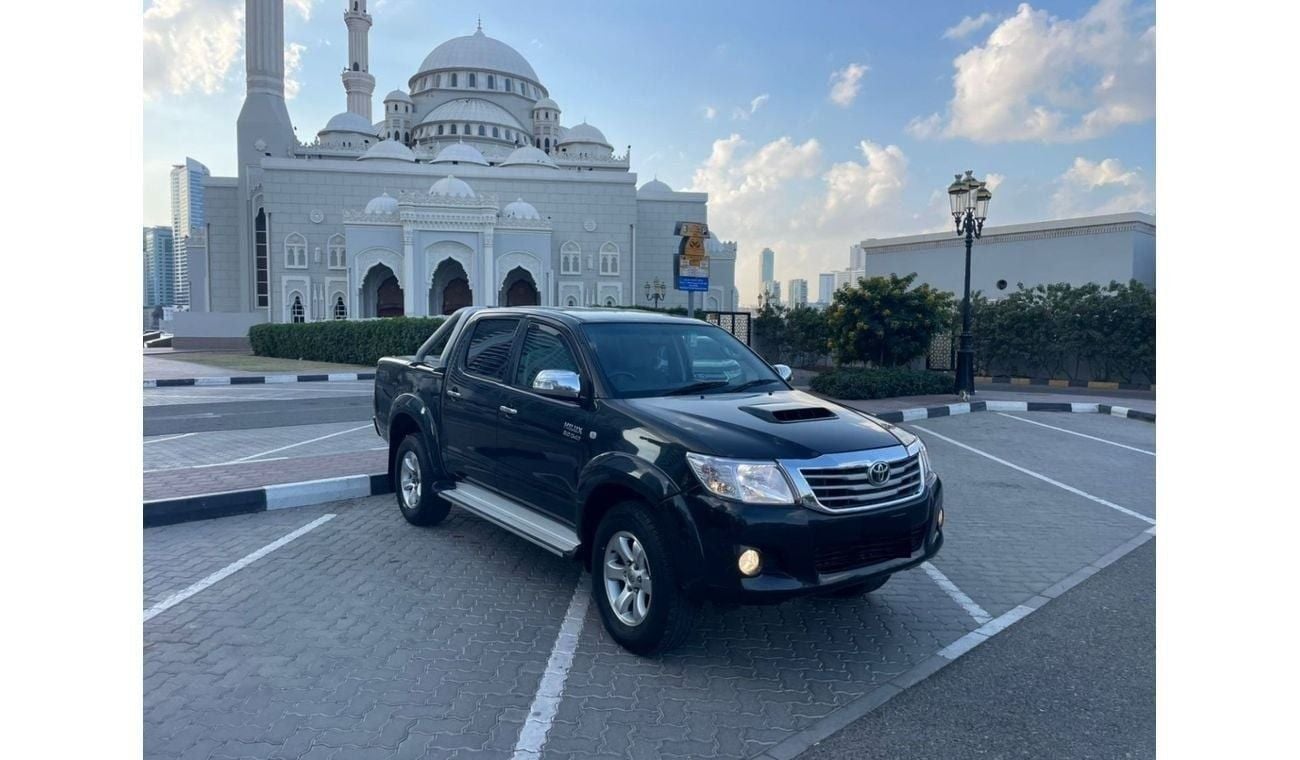 تويوتا هيلوكس diesel 3.0 liter automatic right hand drive