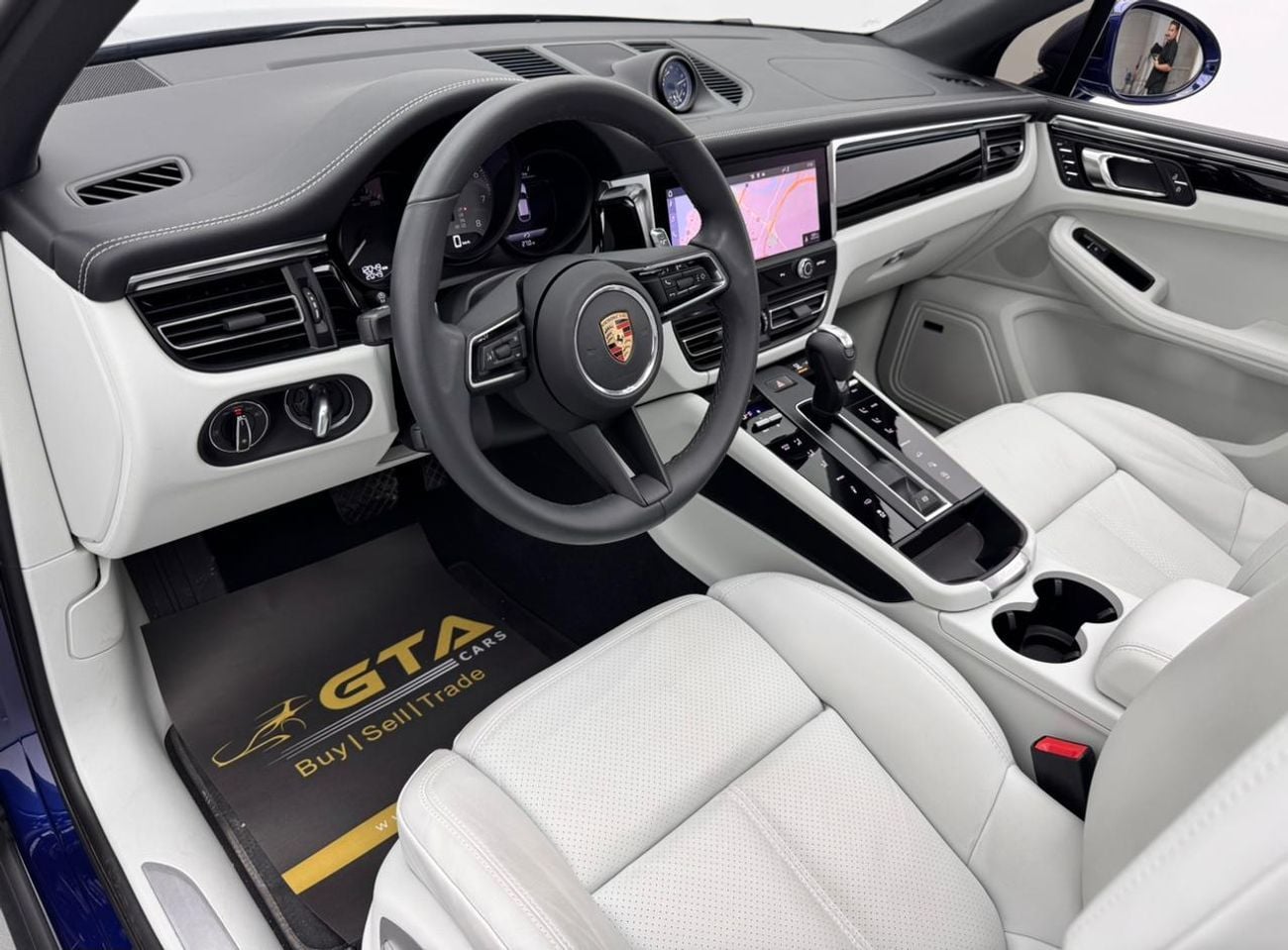 Porsche Macan  2025 Porsche Macan, April 2028 Porsche Warranty, Porsche Service History, GCC