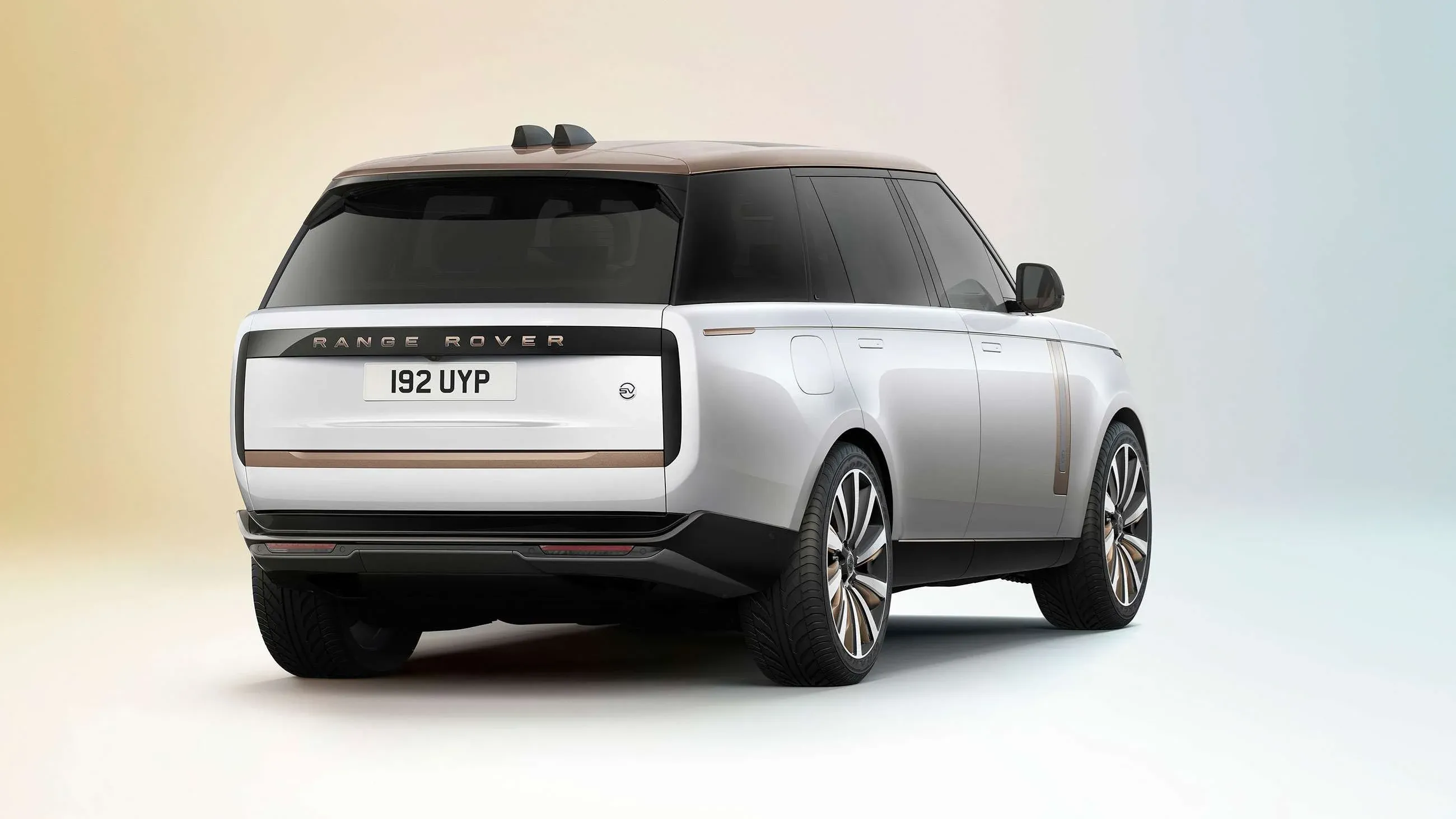 Land Rover Range Rover SE exterior - Rear Left Angled
