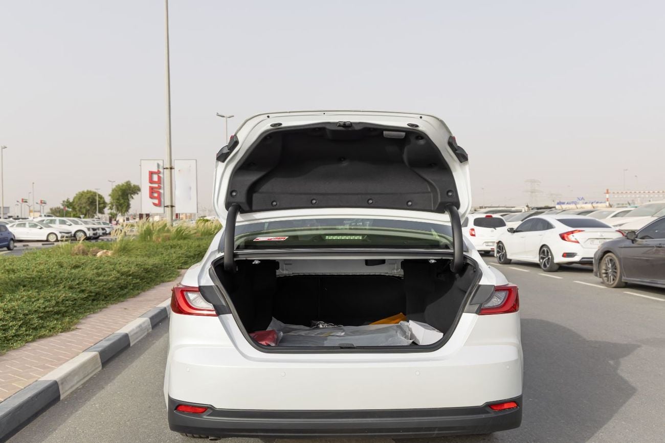 Toyota Camry Toyota Camry LE 2.5 L | Hybrid | White | Panoramic Sunroof | Electric Chair | 2026 GCC Specs