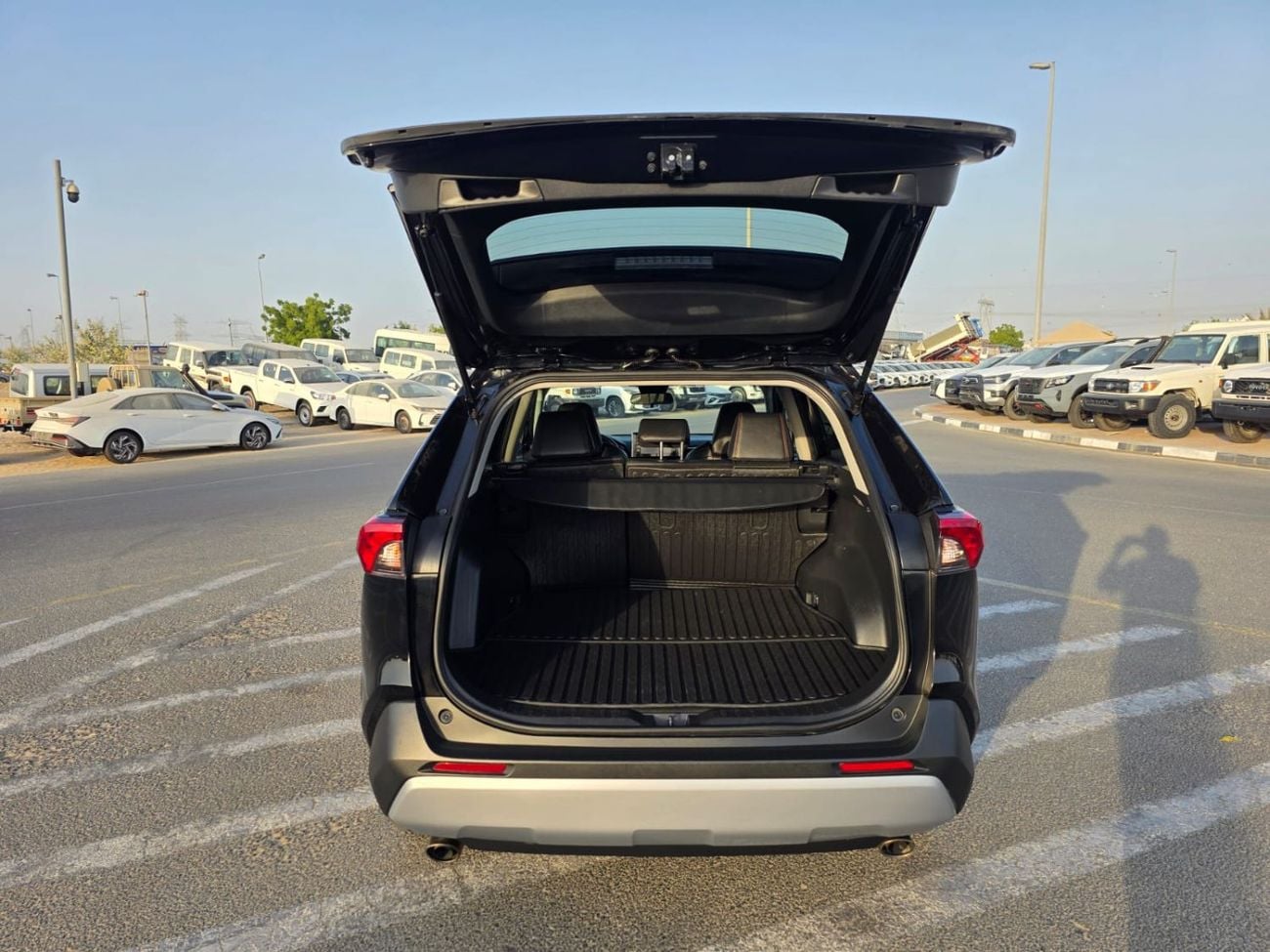 تويوتا راف ٤ Advanture Edition 4x4 , Push button and Original leather seats