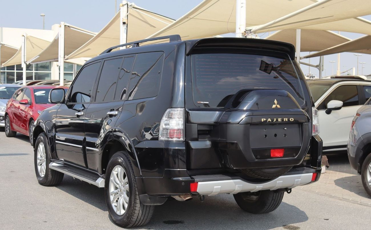 Mitsubishi Pajero GLS 3.8L Mitsubishi Pajero 2020 -GCC- Accident-free -7seats - 3.8L-V6 - KM 92000 - In excellent cond