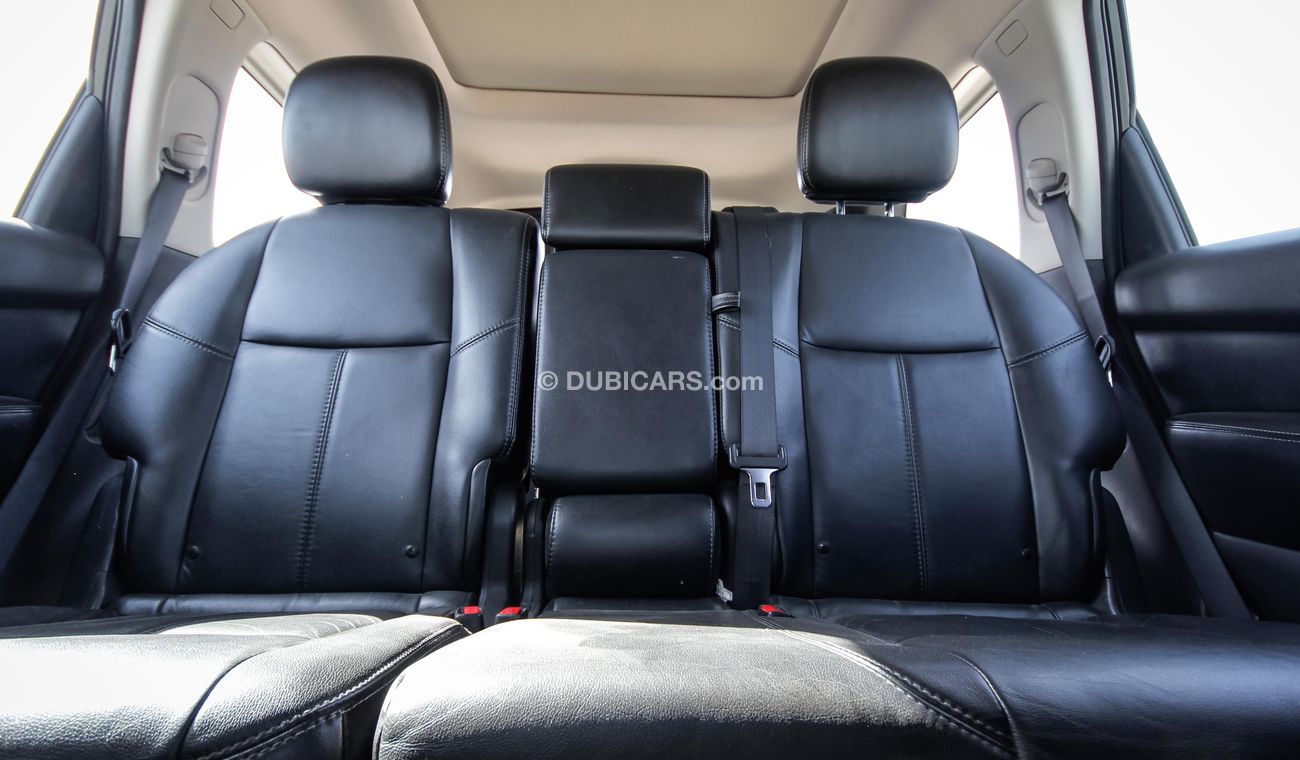 Nissan Pathfinder SV 4WD