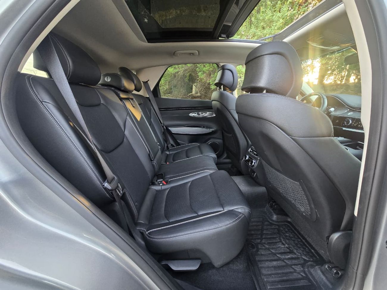 جينيسس GV70 Premium 2.5L AWD