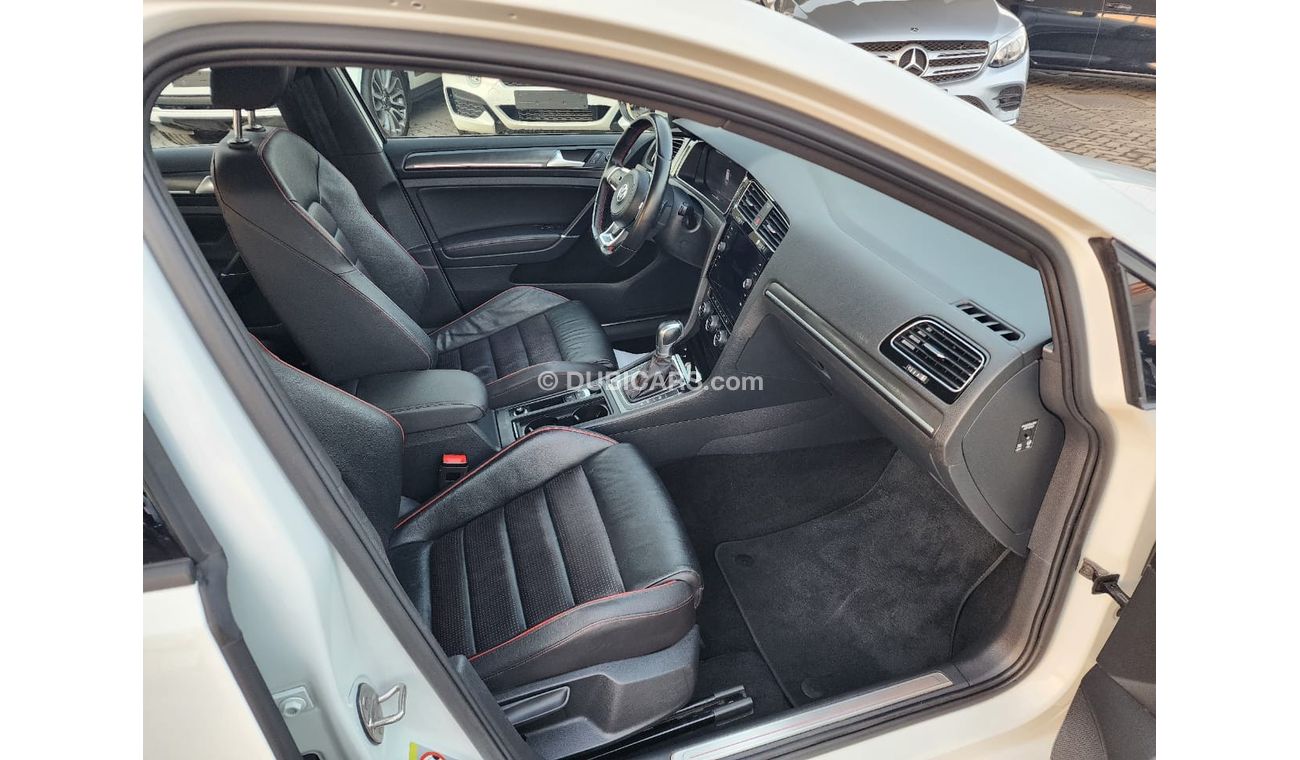 Volkswagen Golf Volkswagen Golf GTI P1 _Gcc_2018_Excellent_Condition _Full option
