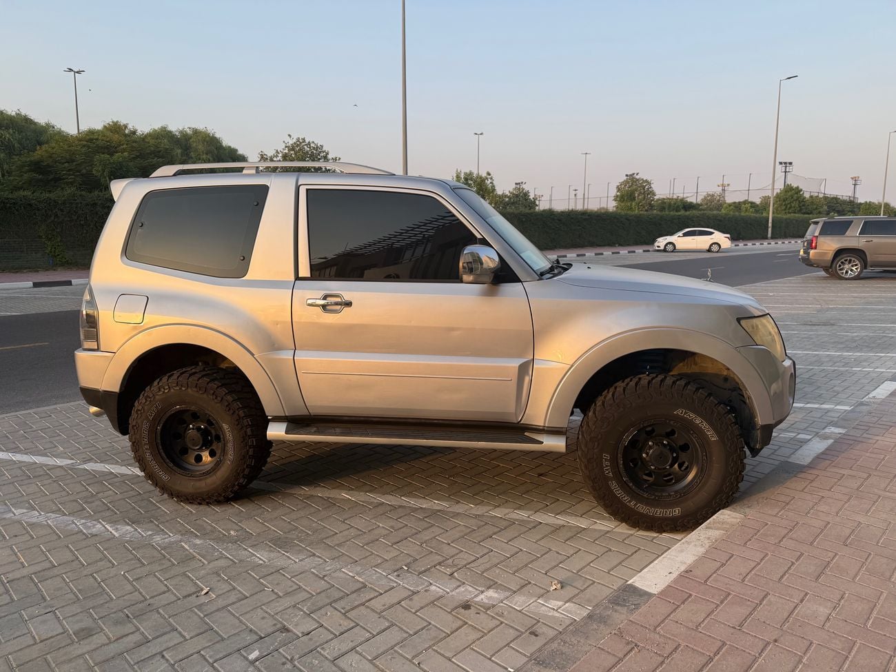 ميتسوبيشي باجيرو GLS LOWLINE