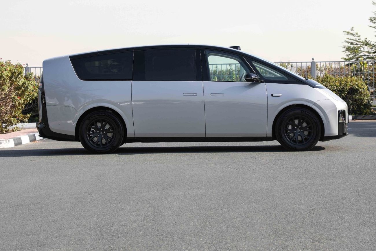 Li Auto Mega 2024 Lixiang Mega Ultra Version - Silver inside White | Export Only