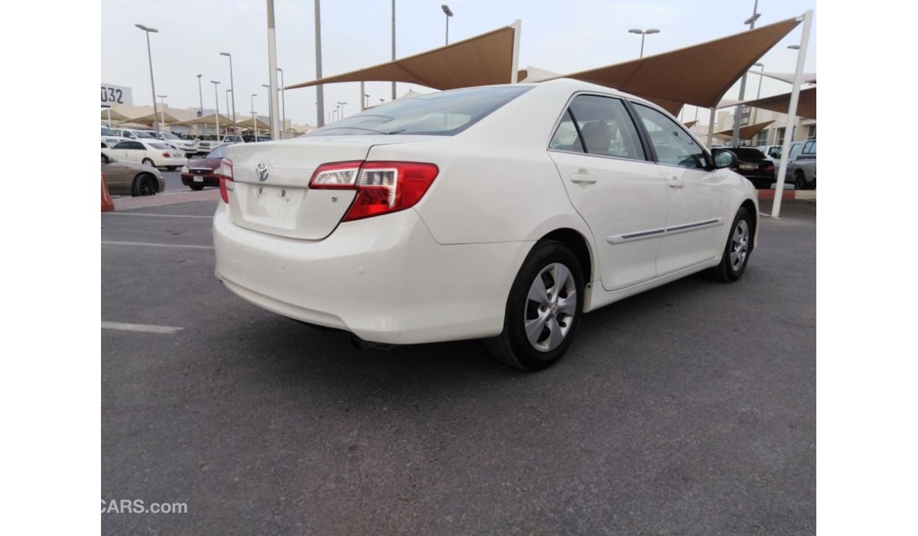 Toyota Camry 2013 gcc very celen car