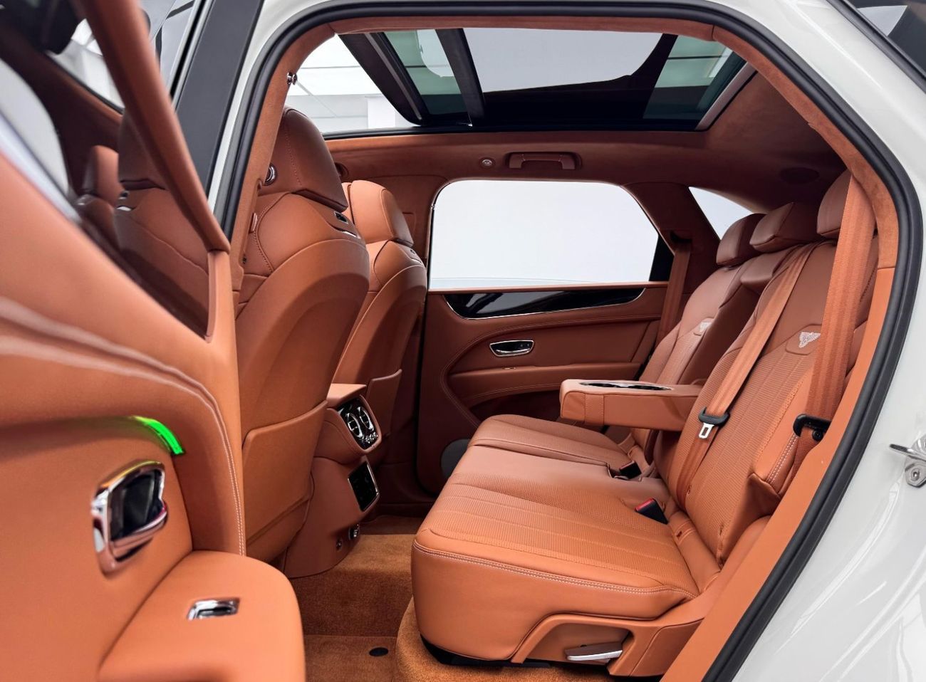 Bentley Bentayga *Brand New* 2024 Bentley Bentayga V8, 2028 Bentley Warranty + Service Pack, Delivery Kms, GCC