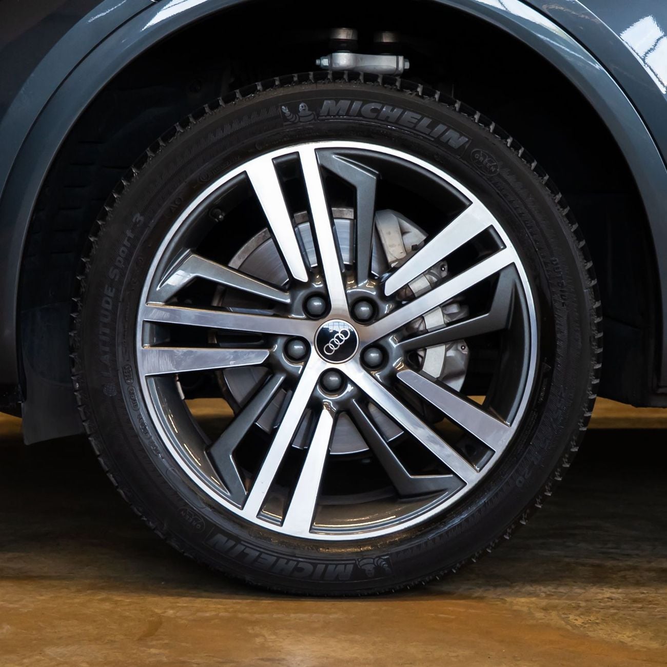 Audi Q5 45 TFSI Quattro 2.0L AED 3,161 pm • 0% Downpayment • Audi Q5 45Tfsi • Agency Warranty And Service Pa