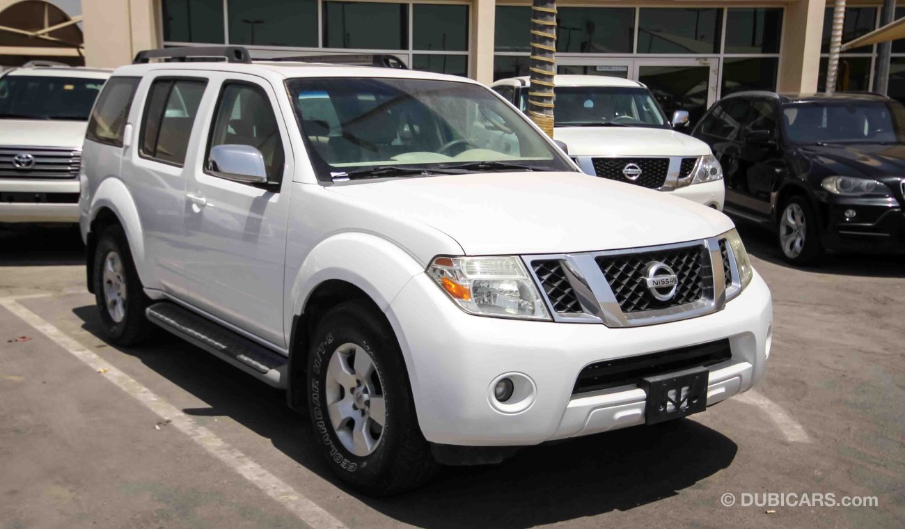 Nissan Pathfinder SE