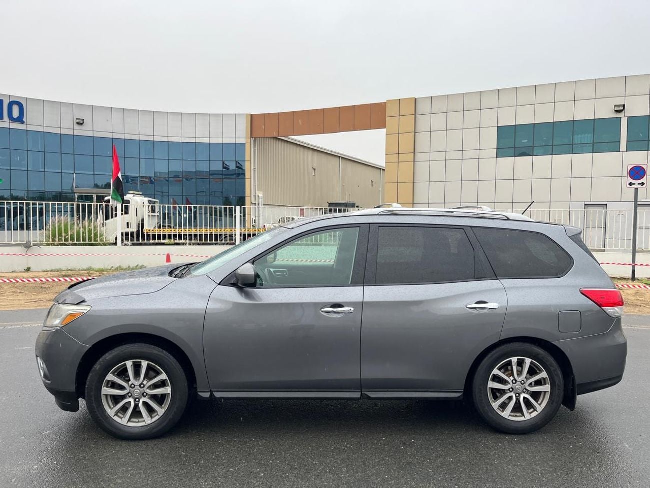 Nissan Pathfinder SV 3.5L (260 HP) 4WD