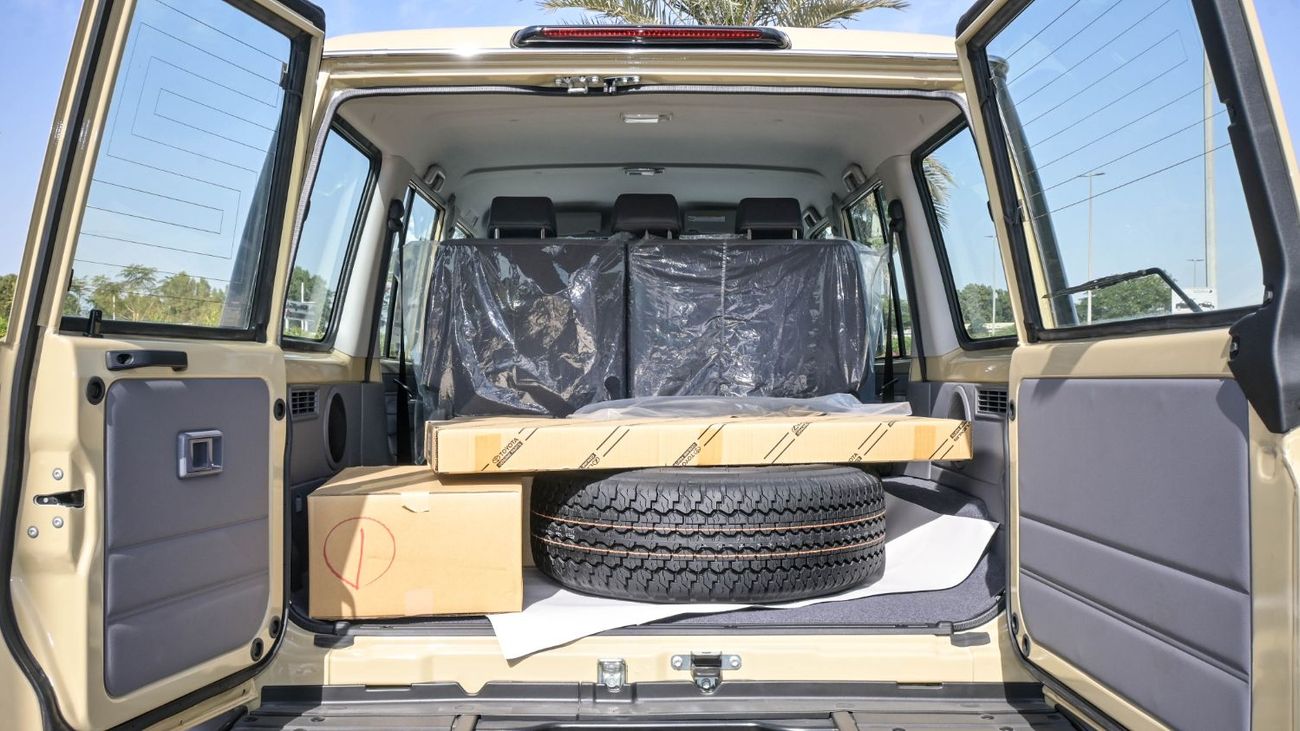 Toyota Land Cruiser 70 ECT0064 - Toyota Land Cruiser Hardtop 5 Doors - 4.0L Petrol Manual - Beige (With Snorkel)