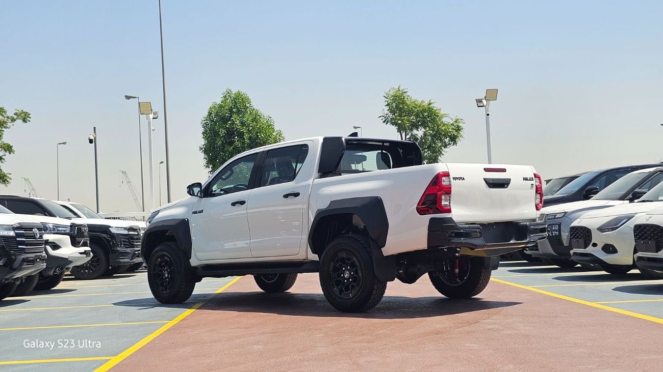 تويوتا هيلوكس GR Sport 2.8L