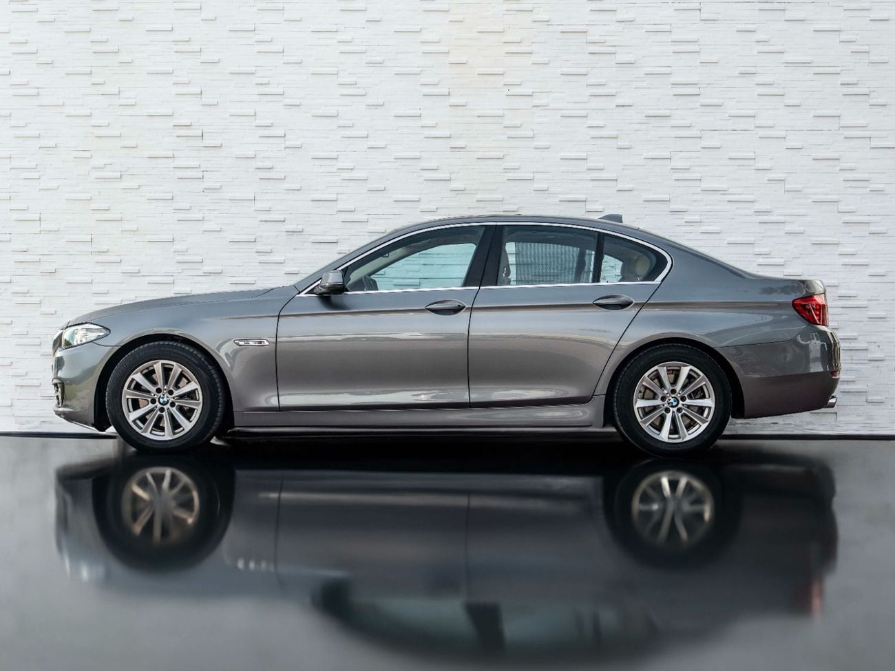 بي أم دبليو 520i Exclusive 1.6L