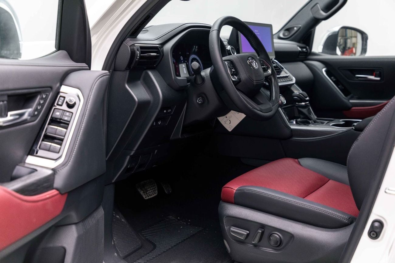 تويوتا لاند كروزر LC300 VXR 3.3L - Precious White Pearl Inside Black & Dark Red | Export Only