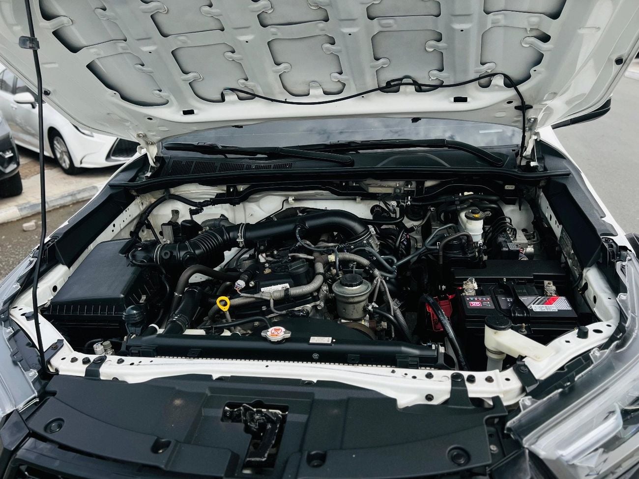 تويوتا هيلوكس GL 2.7L Double Cab Utility