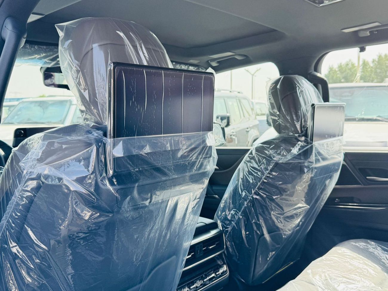 لكزس LX 600 LX600 SIGNATURE 3.5L PTR GCC A/T F/O WHITE 2025