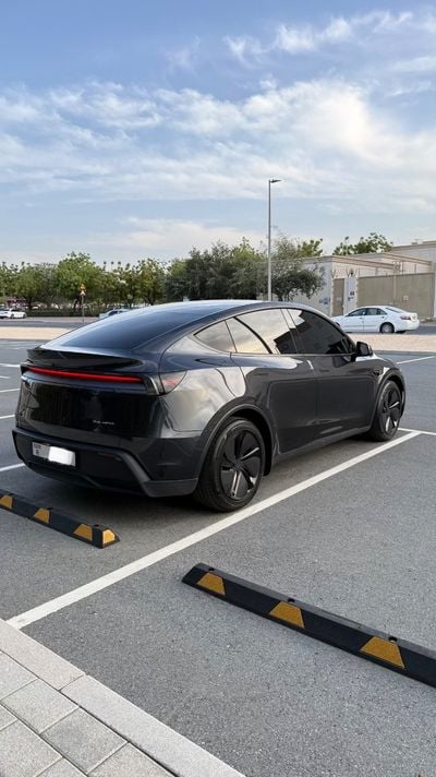 Tesla Model Y Long Range (AWD)