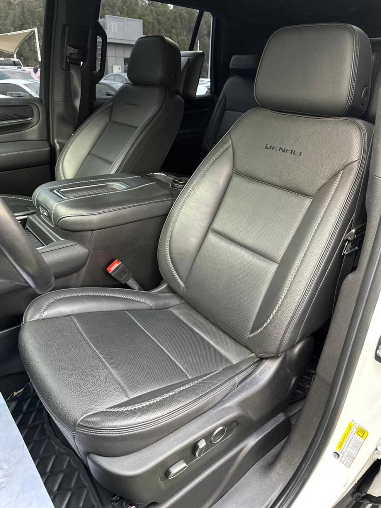 GMC Yukon GMC YUKON DANIEL 2021 GCCFL FULL OPTION ORIGINAL PAINT UNDER WARRANTY