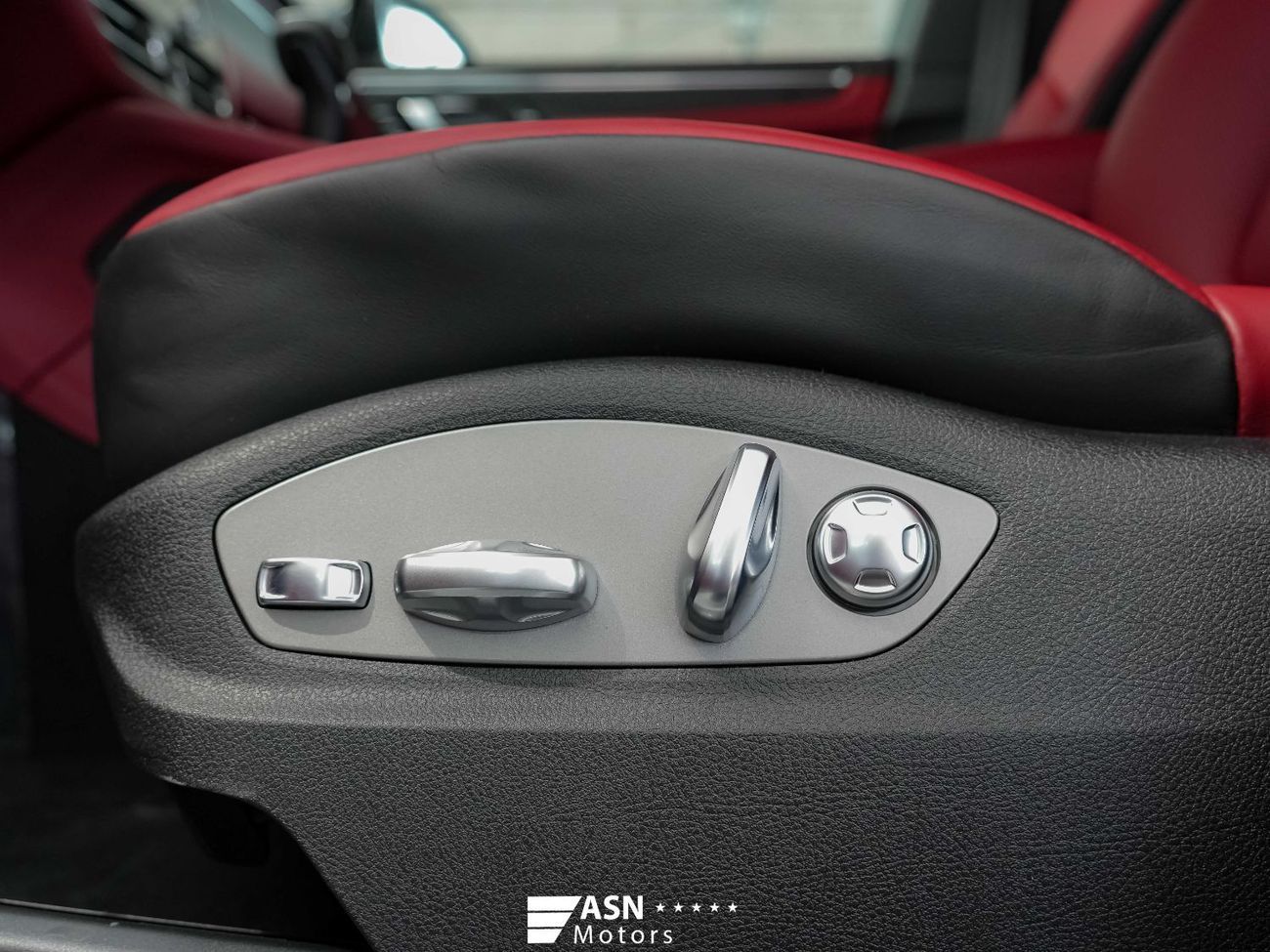 بورش ماكان Pursuing Dreams Edition 2025 2.0 Turbo (Export Price)