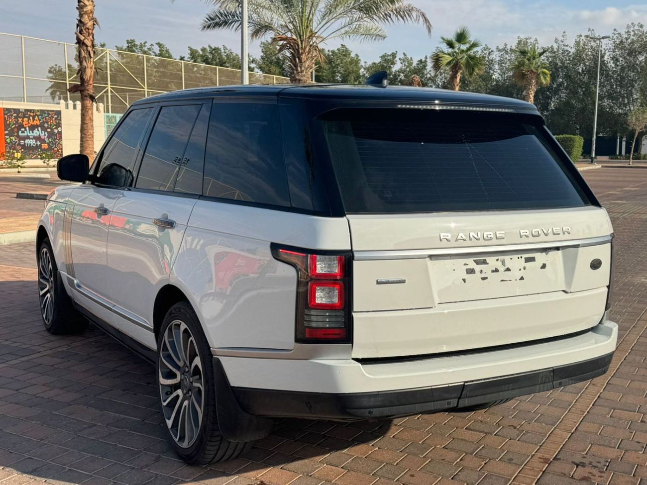 Land Rover Range Rover Autobiography 5.0L (375 HP) “2017 Range Rover Autobiography 5.0L V8 – Executive 1×1 Rear Seats, Pano