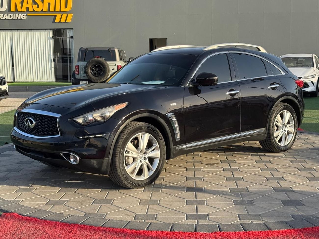 Infiniti QX70 LUXURY