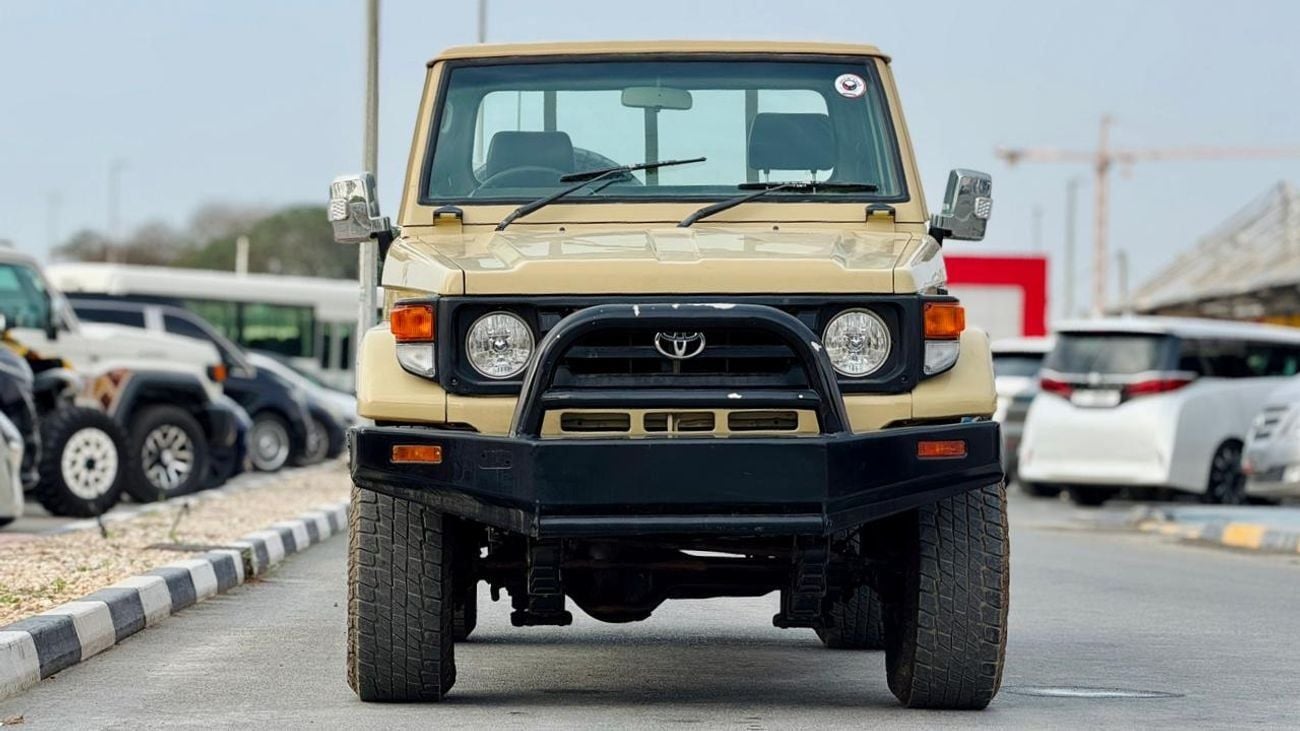 Toyota Land Cruiser Pick Up 1989 | 4.0L DIESEL ENGINE | MANUAL TRANSMISSION | RHD | BULL BAR | SINGLE CABIN | TOW HITCH